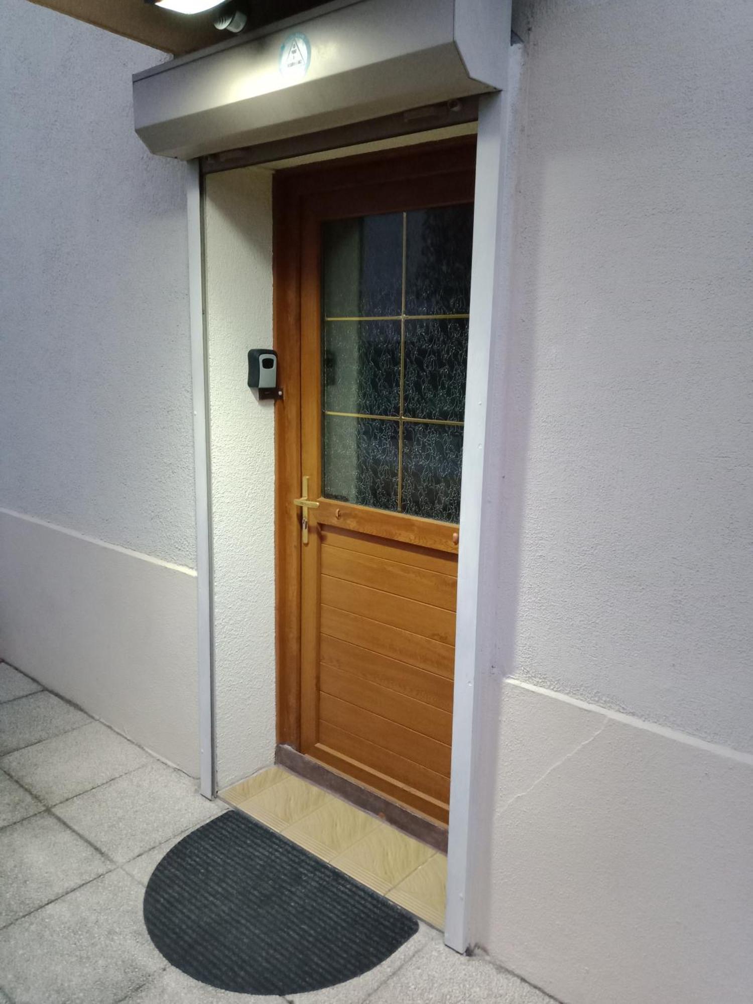 Maison Entiere Avec Parking, Garage Et Jardin 蒙吕松 客房 照片